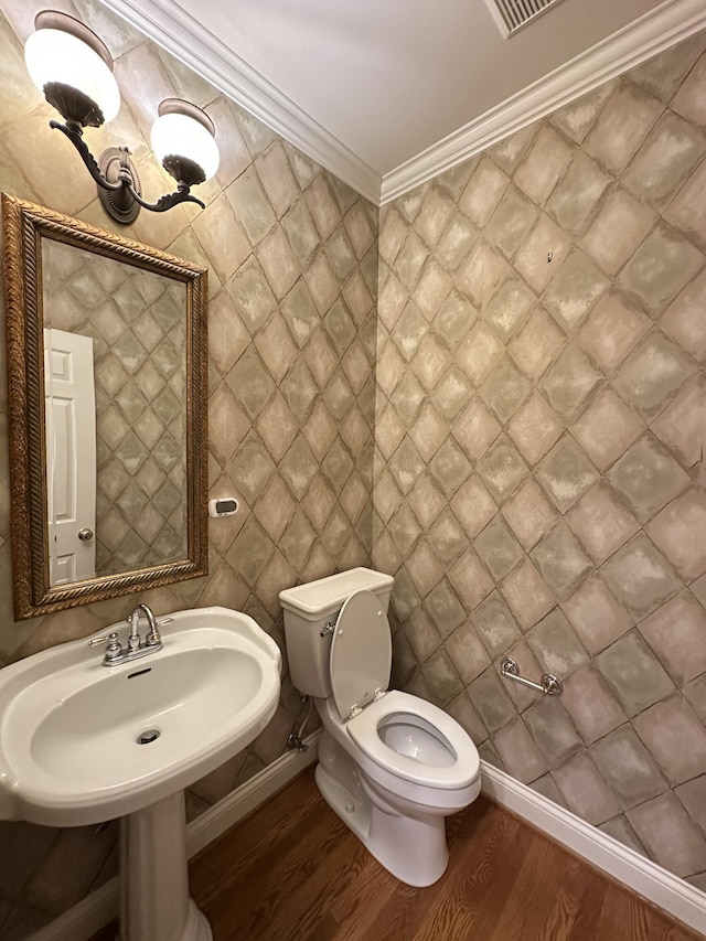 3217 Malone Dr, Lexington, KY 40513 - bathroom with toilet, wood finished floors, and crown molding