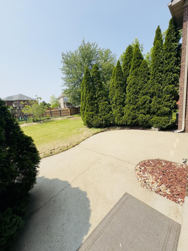 3217 Malone Dr, Lexington, KY 40513 - view of patio / terrace