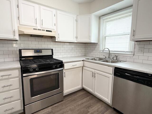 3501 Marsanne Ct, Lexington, KY 40515 - kitchen featuring appliances with stainless steel finishes, under cabinet range hood, a sink, white cabinetry, and light countertops