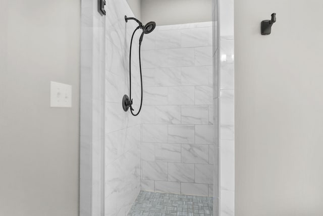 10910 Kings Crown Dr, Prospect, KY 40059 - full bathroom featuring a stall shower