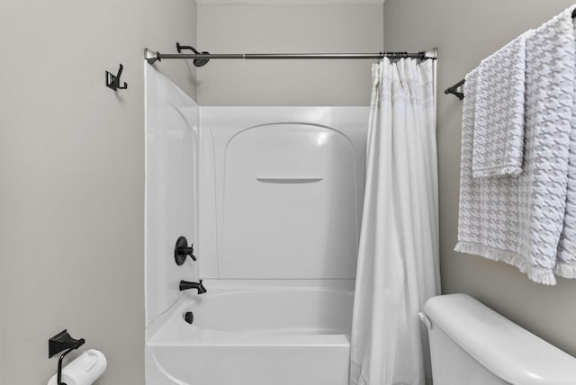 10910 Kings Crown Dr, Prospect, KY 40059 - full bath featuring shower / bathtub combination with curtain and toilet
