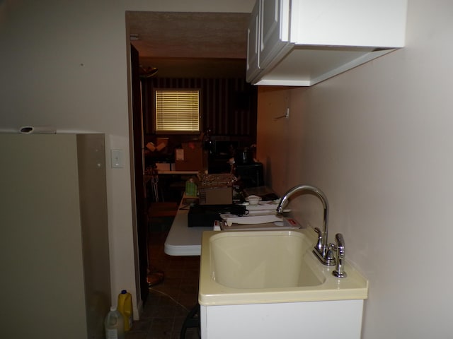 706 Allf Ln, London, KY 40741 - kitchen featuring tile patterned flooring, a sink, and light countertops