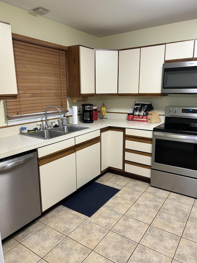 1125 Turkey Foot Rd Unit 3, Lexington, KY 40502 - kitchen with stainless steel appliances, a sink, light countertops, and white cabinets