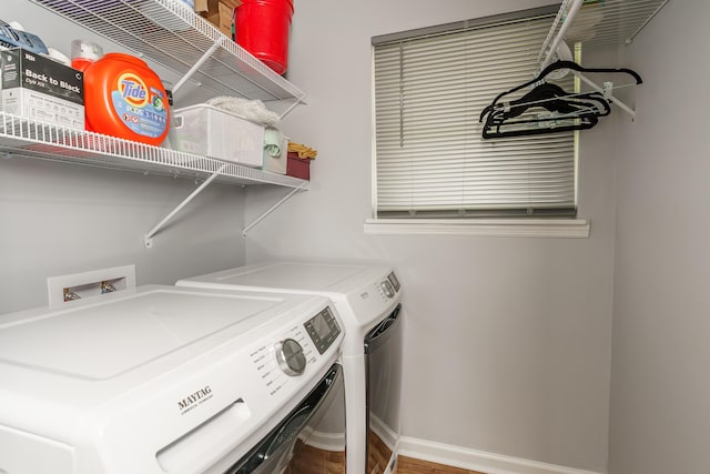 2812 Winter Park Dr, Lexington, KY 40517 - washroom with washing machine and dryer and baseboards