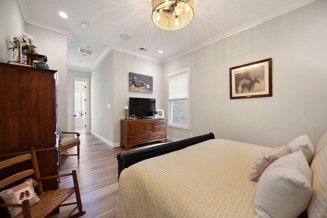 4291 Captains Ct, Lexington, KY 40513 - bedroom featuring wood finished floors, crown molding, baseboards, and recessed lighting