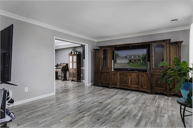 113 Bramble Ct, Nicholasville, KY 40356 - living room featuring wood finished floors, ornamental molding, and baseboards