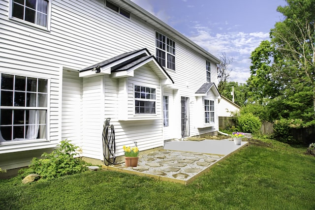113 Bramble Ct, Nicholasville, KY 40356 - back of house with a patio area