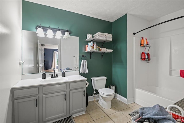 1008 Ramsey Branch Rd, Artemus, KY 40903 - full bath featuring tile patterned flooring, toilet, vanity, tub / shower combination, and a textured ceiling