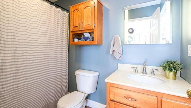 754 Countryside Cir, Mount Vernon, KY 40456 - full bathroom featuring vanity, toilet, and a shower with curtain