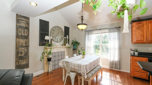 754 Countryside Cir, Mount Vernon, KY 40456 - dining room featuring baseboards, wood finished floors, vaulted ceiling, and recessed lighting
