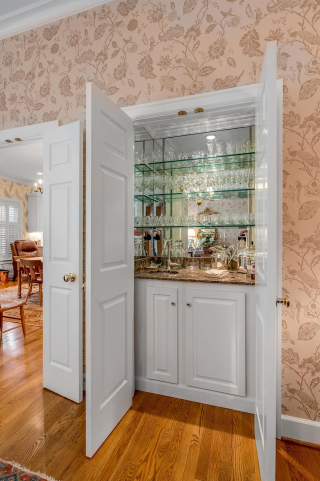 100 Idle Hour Dr Unit 8, Lexington, KY 40502 - indoor wet bar featuring wallpapered walls, light wood-style floors, and a chandelier