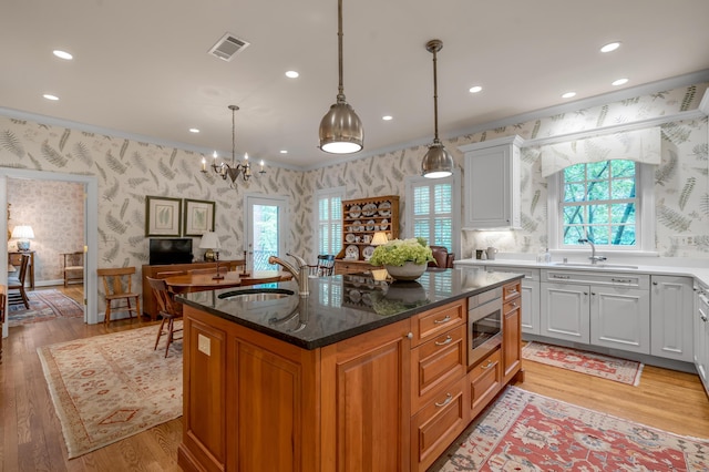100 Idle Hour Dr Unit 8, Lexington, KY 40502 - kitchen with wallpapered walls, a sink, light wood-style floors, a kitchen island with sink, and recessed lighting