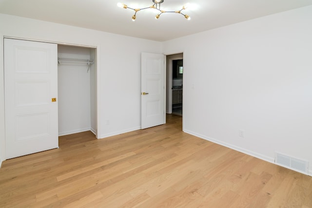 2933 Montavesta Rd, Lexington, KY 40502 - unfurnished bedroom featuring a chandelier, light wood-style floors, a closet, and baseboards