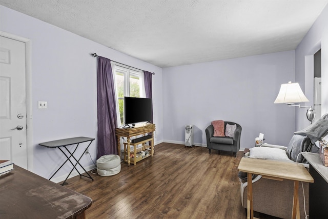 3744 Appian Way, Lexington, KY 40517 - sitting room featuring wood finished floors and a textured ceiling