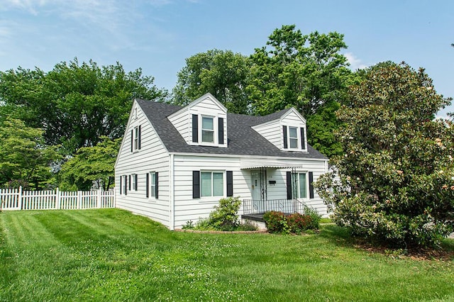135 Rolling Acres Dr, Frankfort, KY 40601 - new england style home with roof with shingles