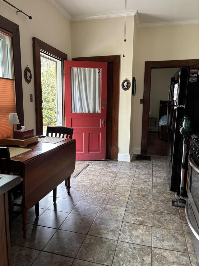 321 Clay Ave, Lexington, KY 40502 - entryway with ornamental molding