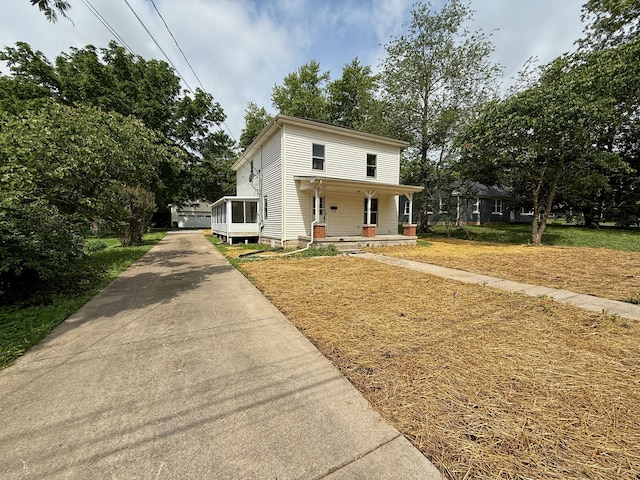 215 Bellevue Ave, Wilmore, KY 40390 - american foursquare style home with covered porch and driveway