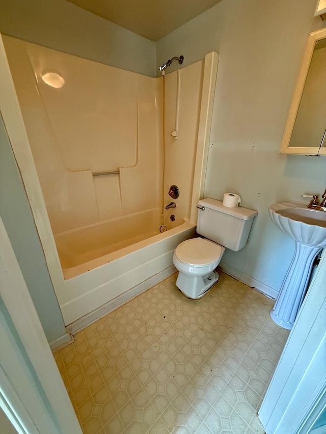 215 Bellevue Ave, Wilmore, KY 40390 - bathroom featuring toilet and shower / washtub combination