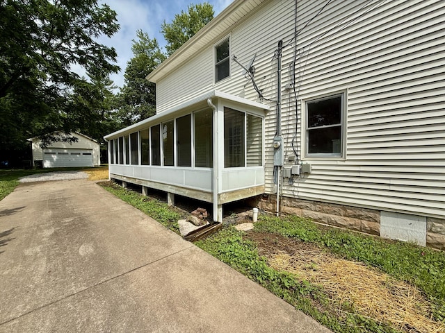 215 Bellevue Ave, Wilmore, KY 40390 - view of side of property with a sunroom, an outdoor structure, and a detached garage
