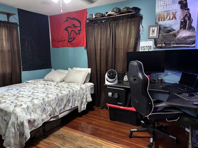 1512 Maple Ln, Corbin, KY 40701 - bedroom featuring wood finished floors and a desk