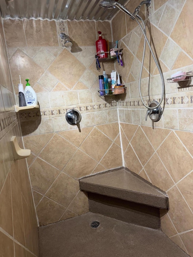 1512 Maple Ln, Corbin, KY 40701 - bathroom with a tile shower