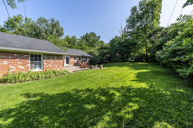 3506 Newport Dr, Lexington, KY 40517 - view of green lawn featuring a patio
