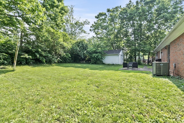 103 Cypress St, Nicholasville, KY 40356 - view of grassy yard featuring cooling unit, an outdoor structure, and view of scattered trees