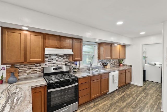 103 Cypress St, Nicholasville, KY 40356 - kitchen featuring stainless steel range with gas cooktop, washer / dryer, a sink, under cabinet range hood, and dishwasher