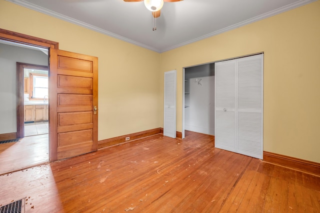 904 Aurora Ave, Lexington, KY 40502 - unfurnished bedroom featuring light wood-style flooring, ornamental molding, baseboards, and a closet