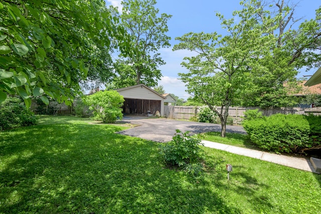 904 Aurora Ave, Lexington, KY 40502 - view of yard with a patio