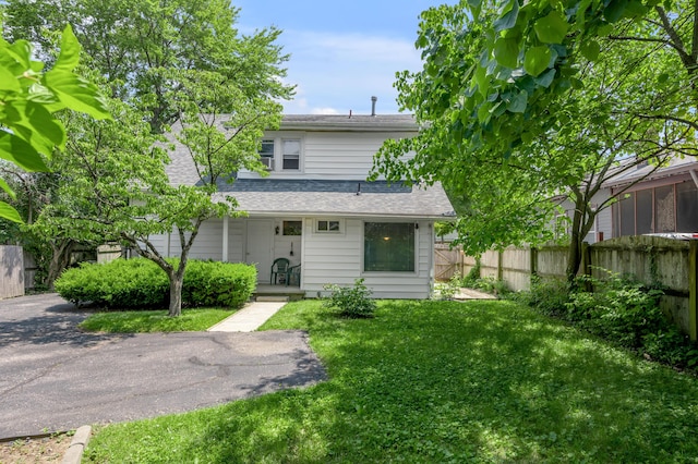 904 Aurora Ave, Lexington, KY 40502 - view of front of home with a porch and a shingled roof