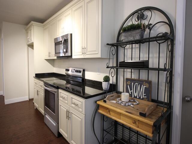 91 Graysons Way, Somerset, KY 42503 - kitchen with stainless steel appliances, dark countertops, and white cabinetry