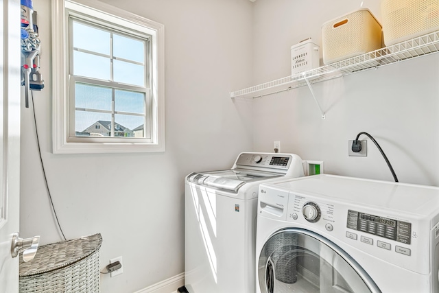 110 Kinglet Pt, Nicholasville, KY 40356 - laundry area with washer and clothes dryer and baseboards