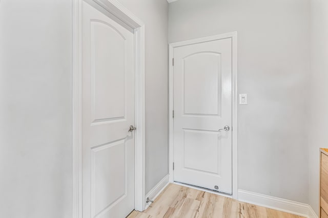 110 Kinglet Pt, Nicholasville, KY 40356 - corridor with light wood finished floors and baseboards