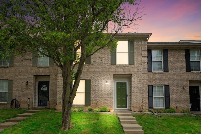 325 Houston Creek Dr, Paris, KY 40361 - view of front facade featuring a yard and brick siding