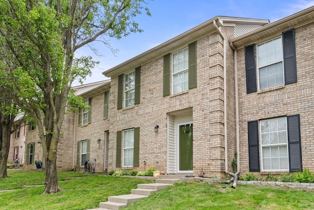 325 Houston Creek Dr, Paris, KY 40361 - view of front of home featuring a front lawn and brick siding