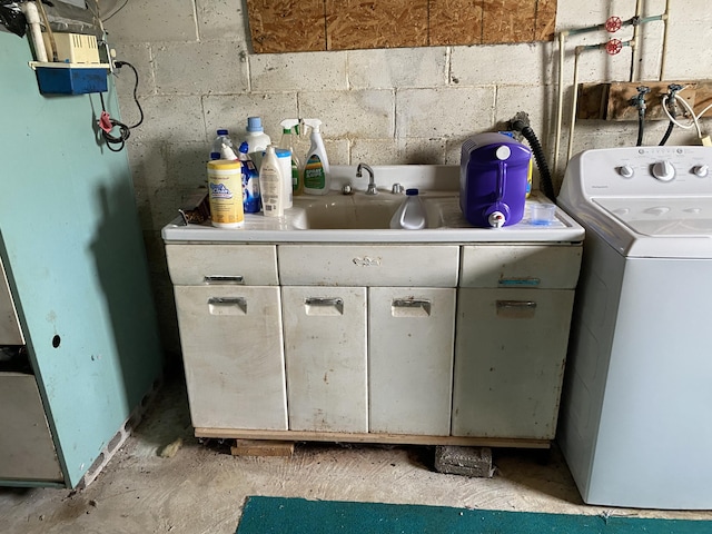 648 Hayes Creek Rd, Strunk, KY 42649 - laundry area with washer / dryer and concrete block wall