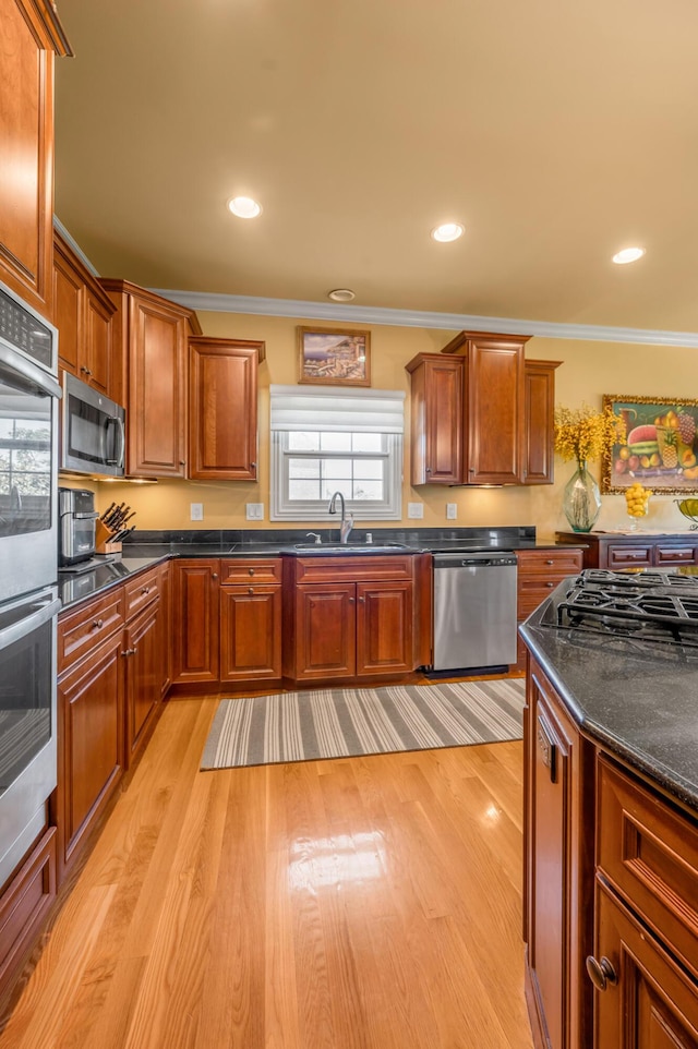 101 Sand Piper Ct, Midway, KY 40347 - kitchen featuring stainless steel appliances, a sink, light wood finished floors, crown molding, and brown cabinets