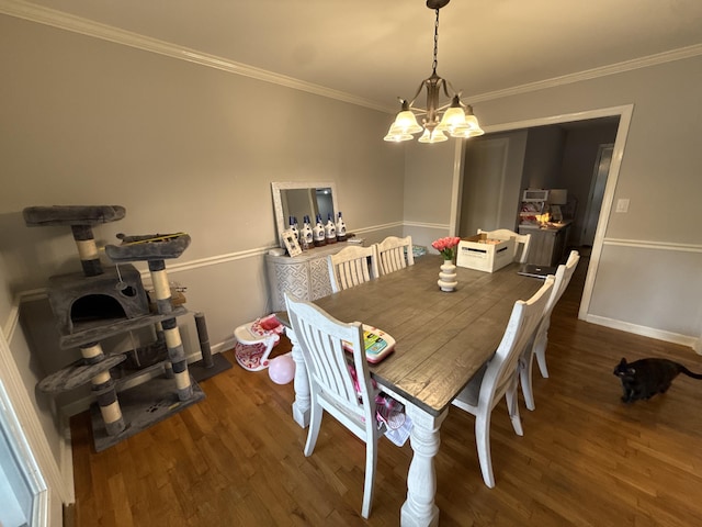 1021 Arapaho Trl, Frankfort, KY 40601 - dining room with a chandelier, crown molding, wood finished floors, and baseboards