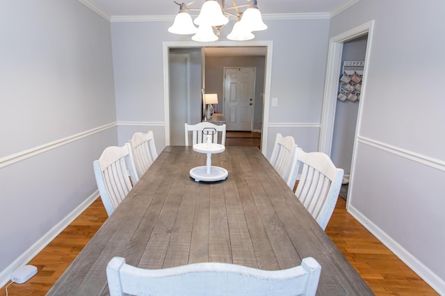 1021 Arapaho Trl, Frankfort, KY 40601 - dining area featuring a chandelier, wood finished floors, and crown molding