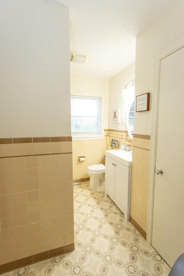 1021 Arapaho Trl, Frankfort, KY 40601 - bathroom with tile walls, wainscoting, and vanity
