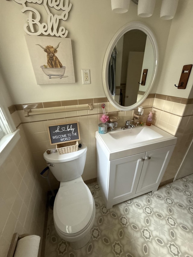 1021 Arapaho Trl, Frankfort, KY 40601 - bathroom with tile walls, toilet, vanity, and wainscoting
