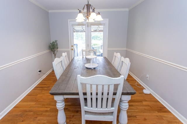 1021 Arapaho Trl, Frankfort, KY 40601 - dining space featuring a chandelier, light wood-type flooring, and crown molding