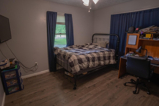 1987 White Rock Rd, Mount Vernon, KY 40456 - bedroom with wood finished floors, baseboards, and an office area