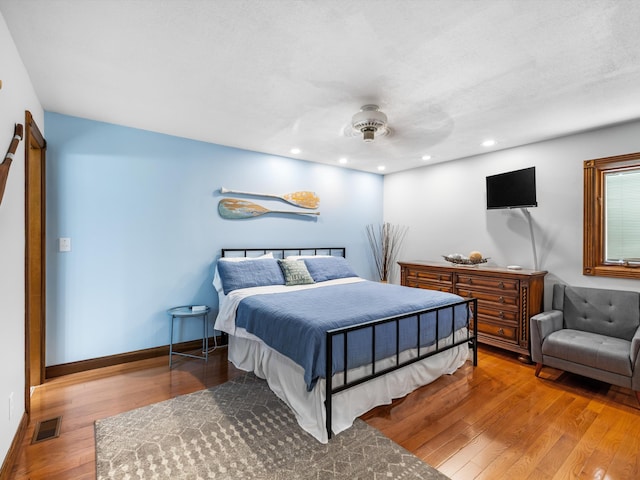 389 Lakeview Dr, Somerset, KY 42503 - bedroom with hardwood / wood-style floors, recessed lighting, a ceiling fan, and baseboards