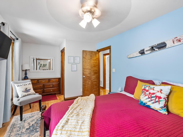 389 Lakeview Dr, Somerset, KY 42503 - bedroom featuring light wood-type flooring and ceiling fan