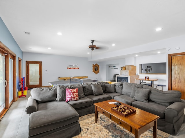 389 Lakeview Dr, Somerset, KY 42503 - living area featuring recessed lighting and a ceiling fan