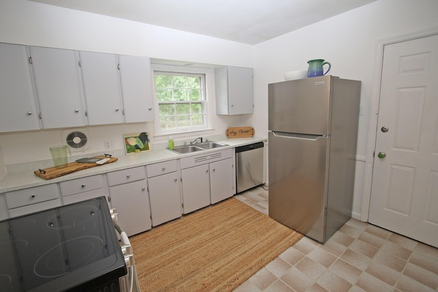 325 Dantzler Ct, Lexington, KY 40503 - kitchen with appliances with stainless steel finishes, a sink, light countertops, and light floors