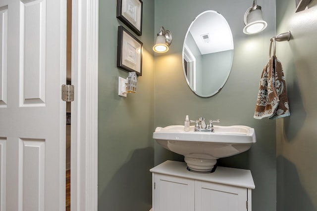 701 Sprucewood Dr, Lexington, KY 40514 - bathroom featuring a sink