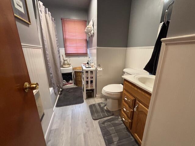54 Kelley Rd, Mckee, KY 40447 - full bath featuring wood finished floors, toilet, vanity, and a wainscoted wall